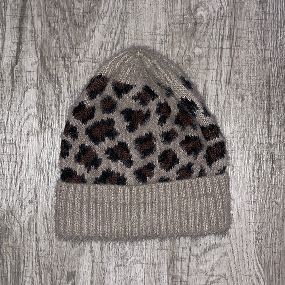 LEOPARD PRINT FUZZY BEANIE - Picture 1 of 1